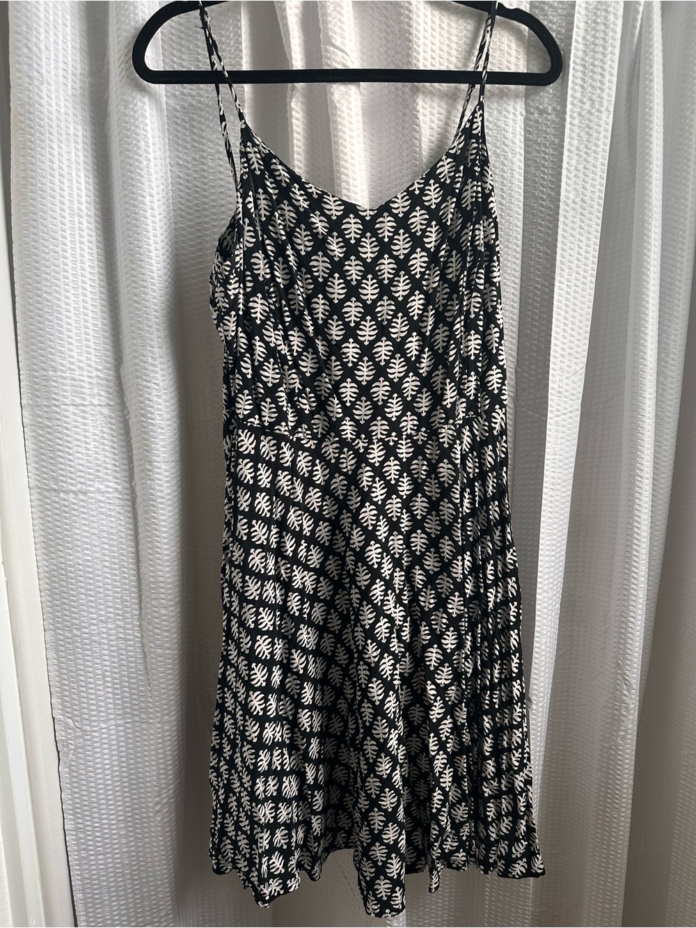 Old Navy Black and White Printed Spaghetti-Strap Mini Dress - Picture 2 of 4